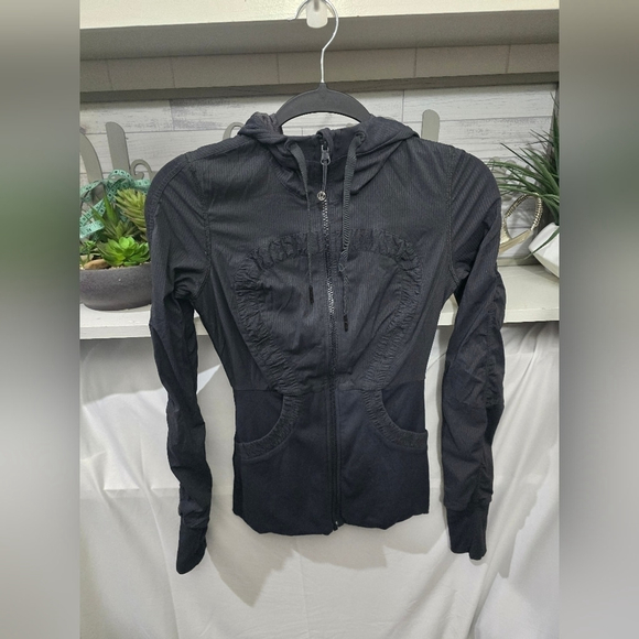 Lululemon Reversible Dance Studio Jacket, Size 6 - Picture 2 of 8